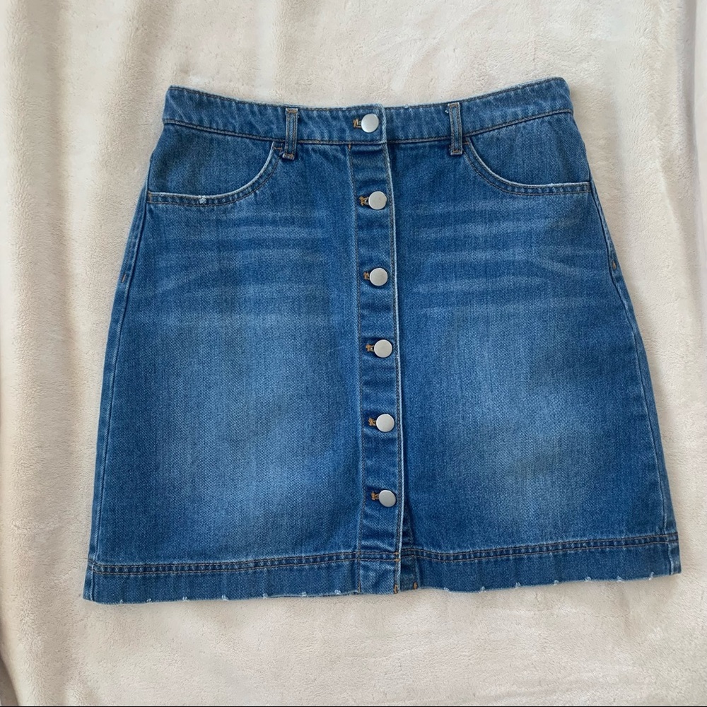 🌟MUST GO🌟 H&M denim button up mini skirt